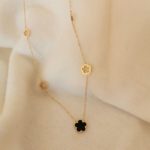 collier pendentif fleur noire